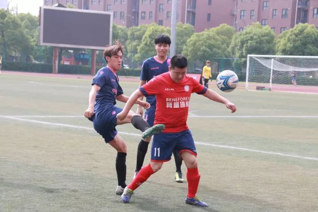 调查记者揭露快船总经理对小卡秘密协议的无知